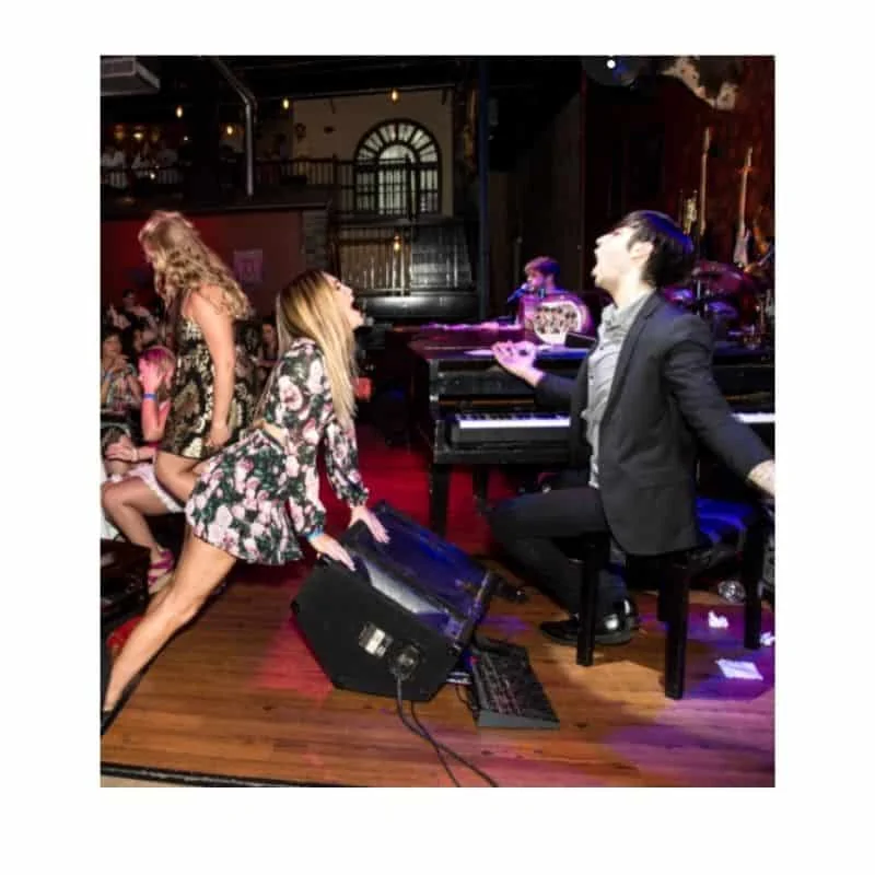 Dueling piano bar attire