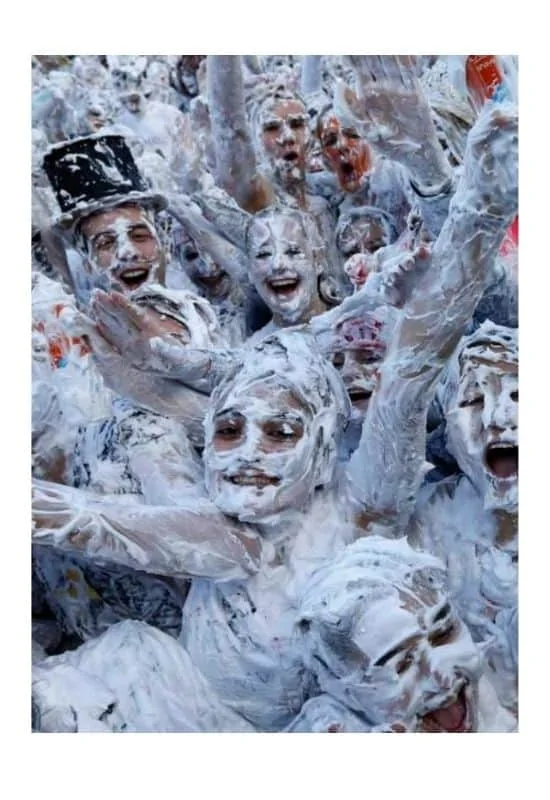 wear minimal makeup to foam party