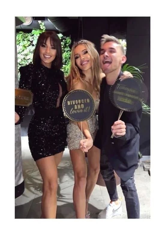 Divorce party fancy dress