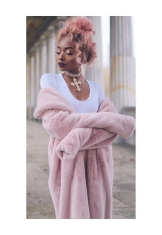 what to wear to pink hair