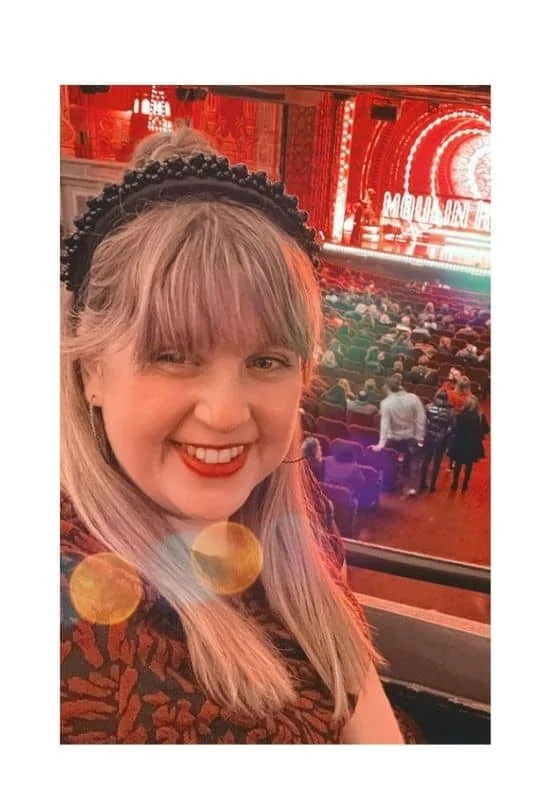 What to wear to moulin rouge broadway