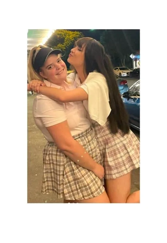 Classic women golf themed party outfit