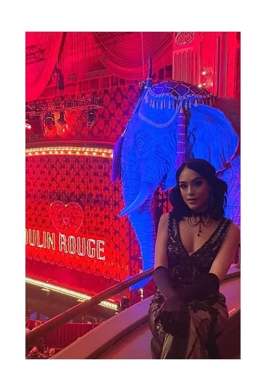 What to wear to moulin rouge broadway