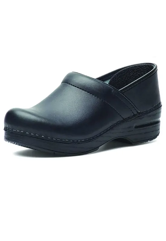 What shoes do nurses wear