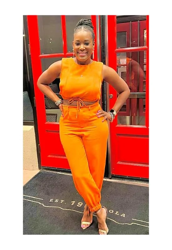 can I wear jeans to ruth's chris