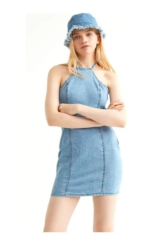 hairstyle for halter dress 