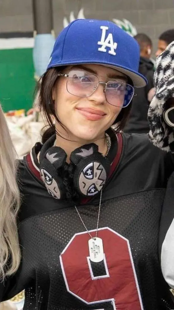 Billie Eilish concert outfit cap