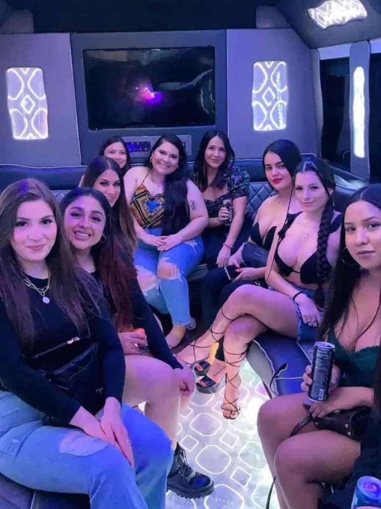 Casual party bus outfits