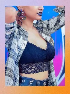 What clothes to wear with blue lipstick