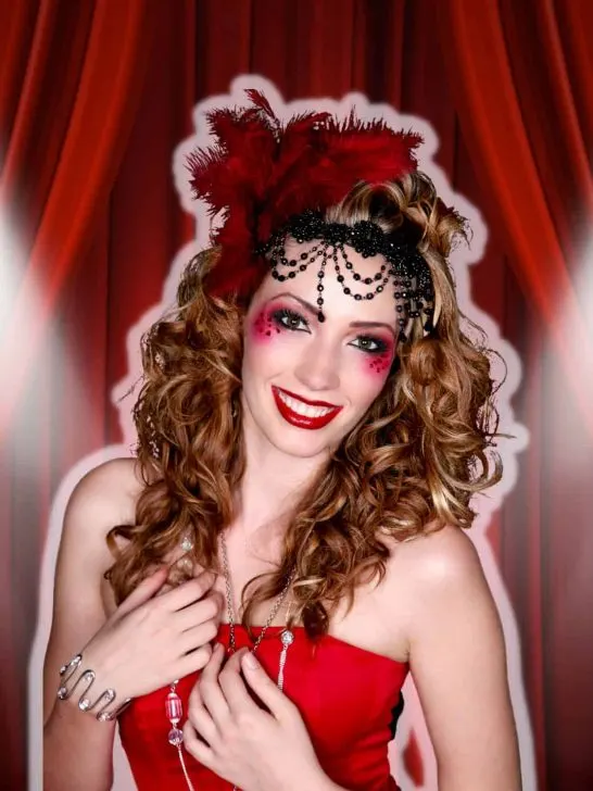 What to REALLY wear to Moulin Rouge? (15 real-life outfits+tips!)