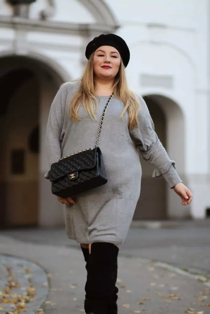 black BERET FOR A FRENCH GIRL LOOK