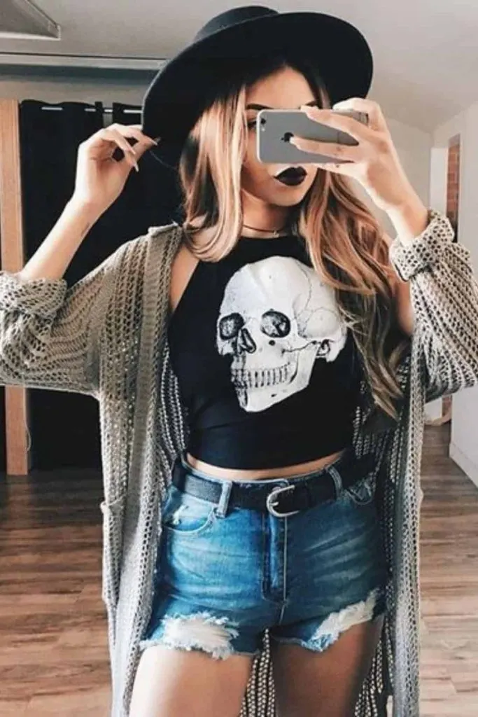 black wide beam hat street style women