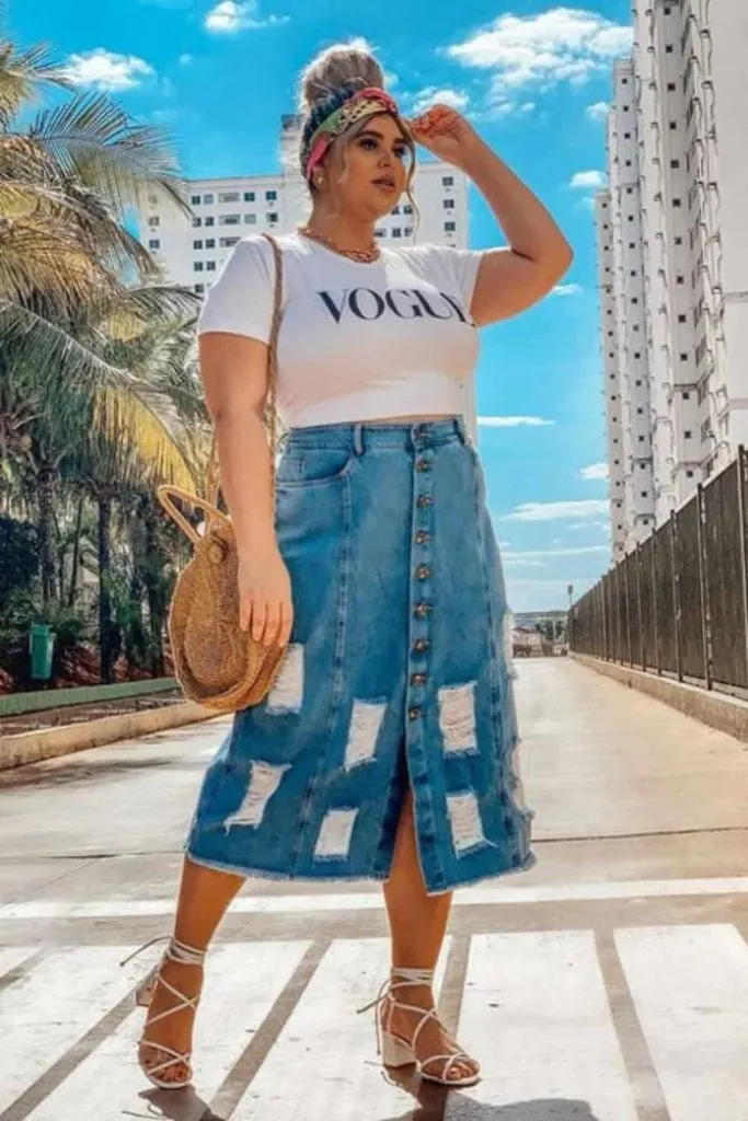 TEE & LONG DENIM SKIRT AS FOOLPROOF