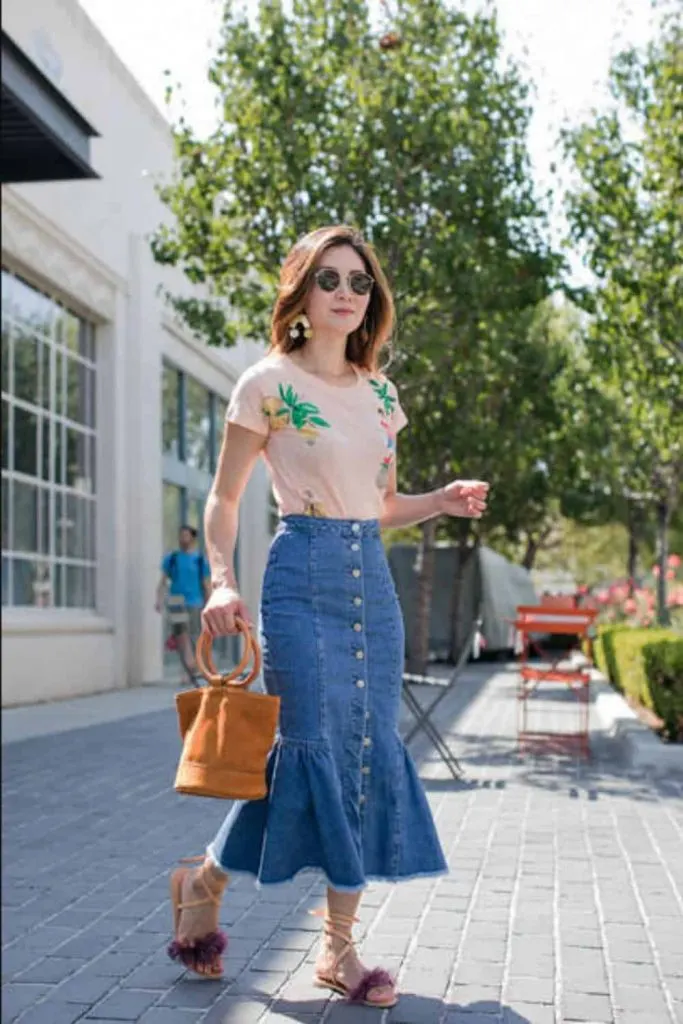 TEE & LONG DENIM SKIRT AS FOOLPROOF