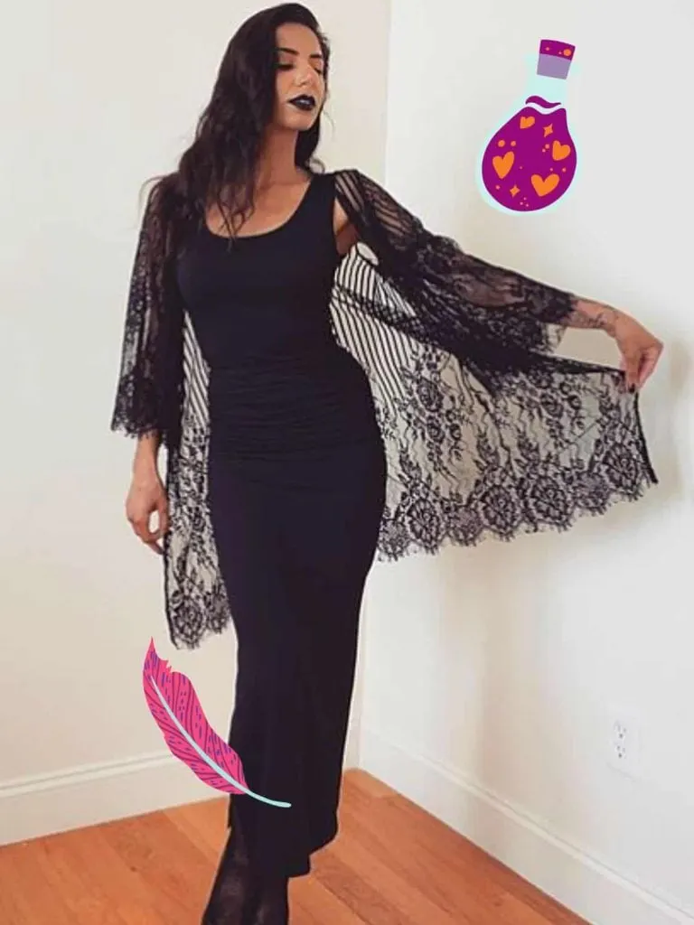 Romantic all-black witchy look