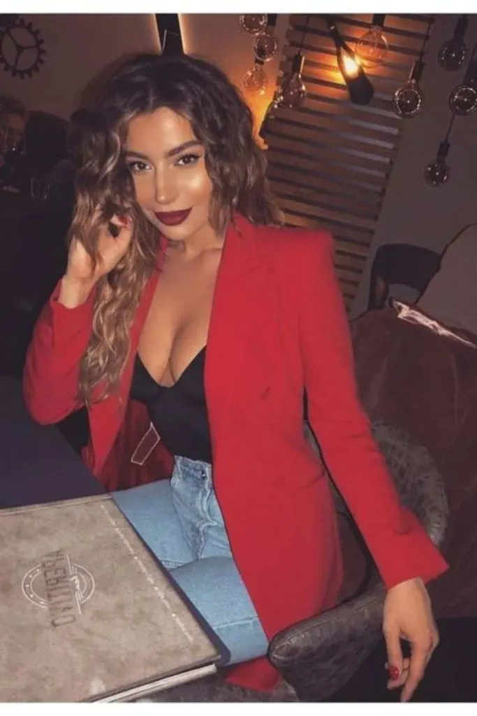 what to wear second date red outfit