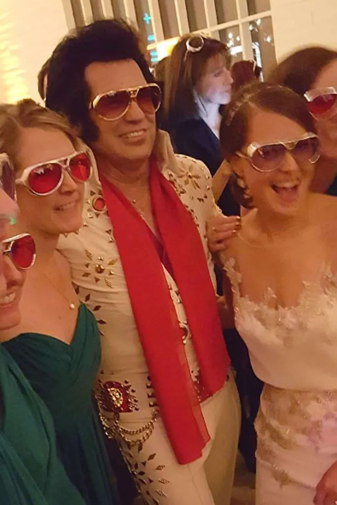 How to dress like Elvis