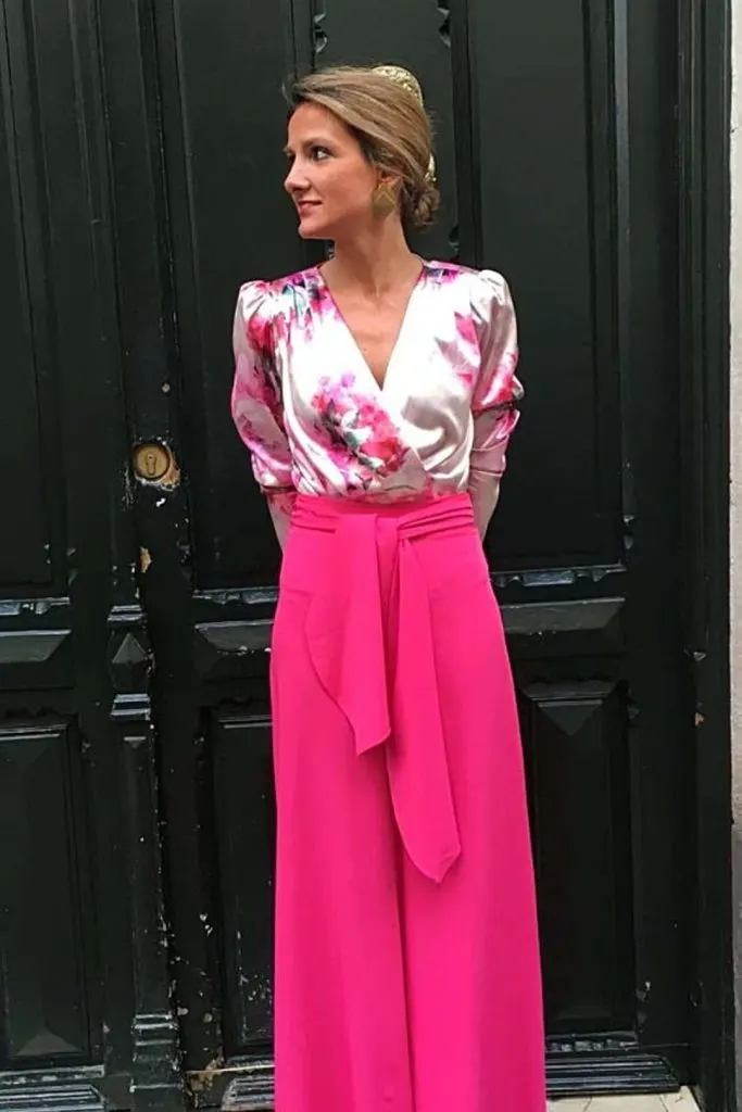 floral top and pink palazzo pants wedding guest outfit ideas with pants