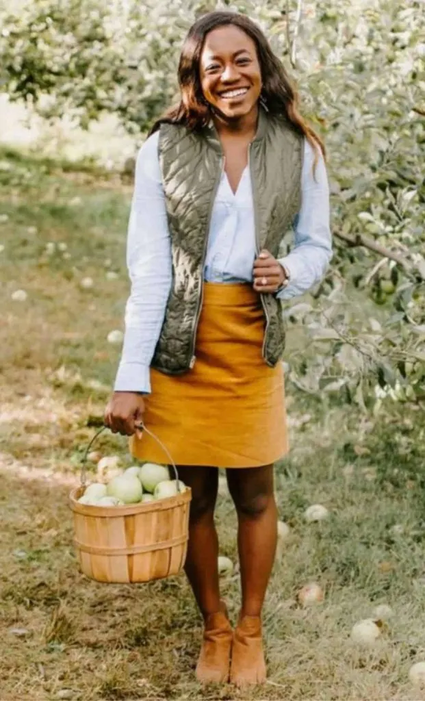 apple picking black woman outfit