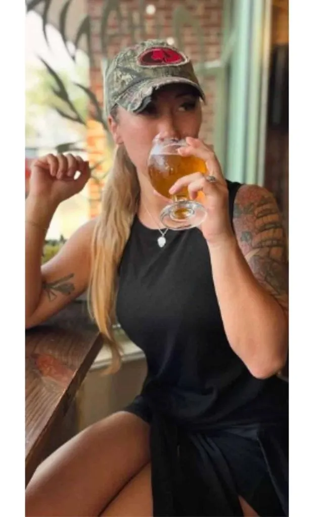 baseball cap brewery date outfit beer date outfit 