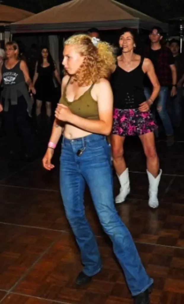 Borderline bar outfit idea