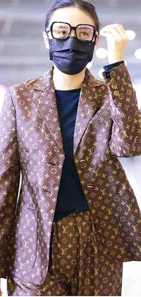 avoid big logos old money