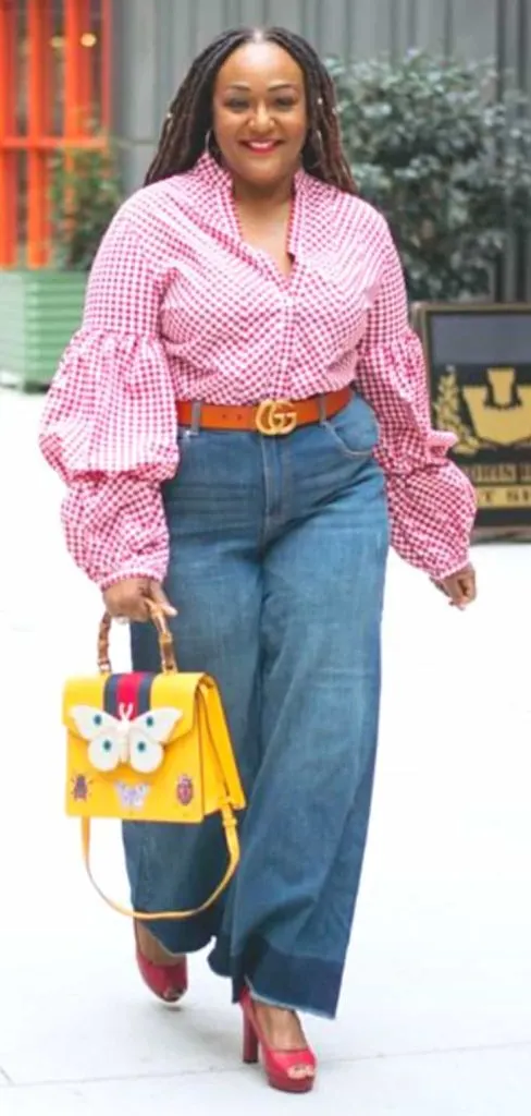 how to tuck shirt plus size