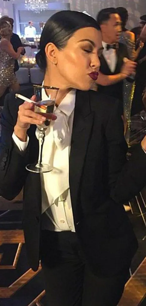 how to dress masquerade party