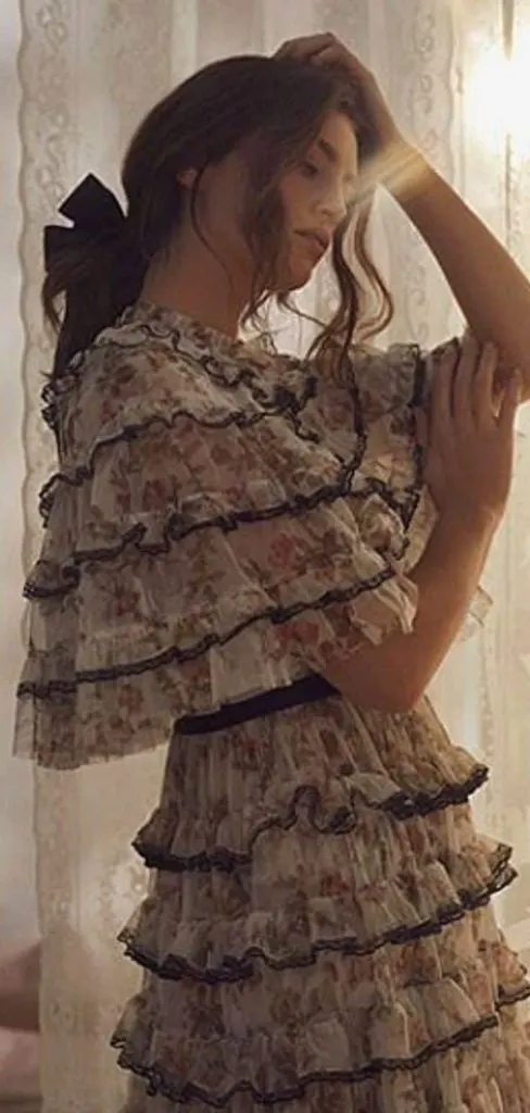 WHAT TO dress in modern Victorian style