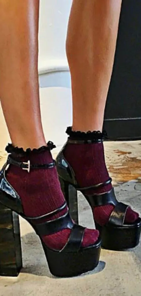 WHAT TO dress in modern Victorian style