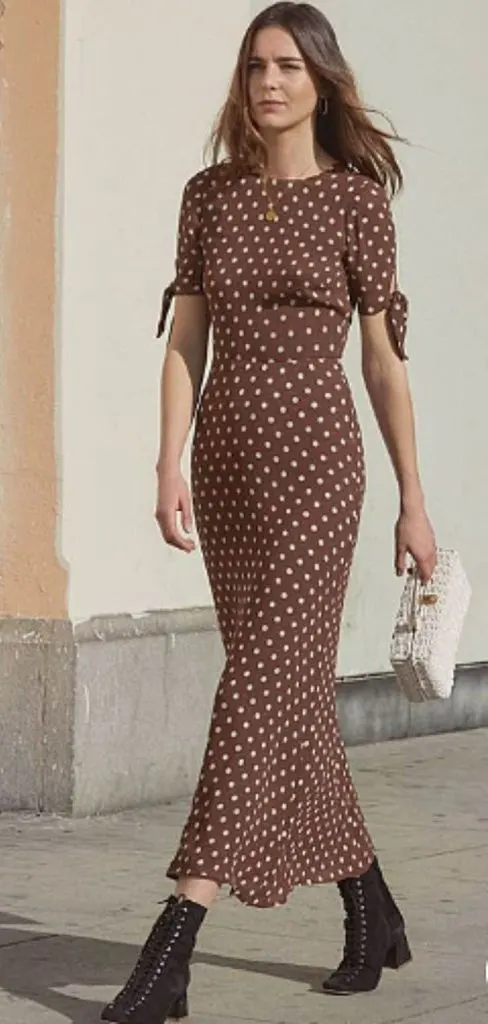 BODY-skimming dress outfit ideas