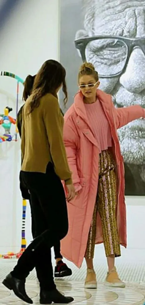 what to wear art gallery art museum