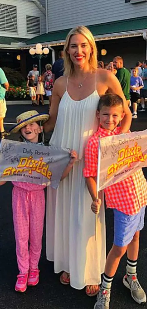 dollywood outfit ideas what to wear to Dollywood park