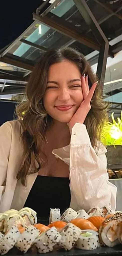 casual sushi date outfit