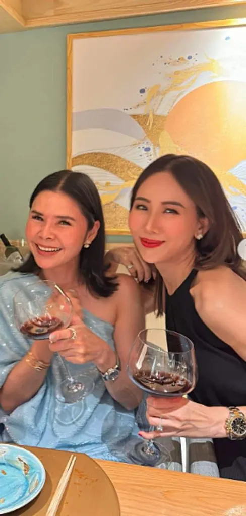 unique neckline outfits