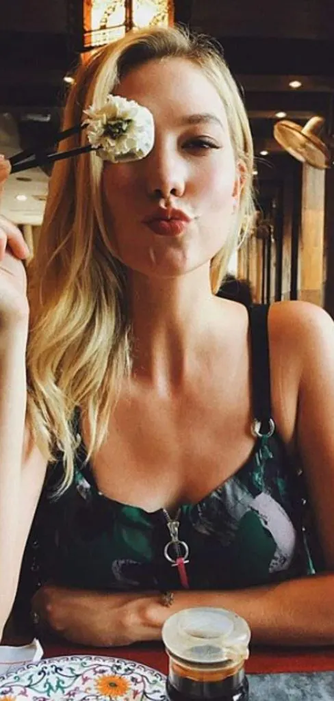 sushi date photoshoot pose