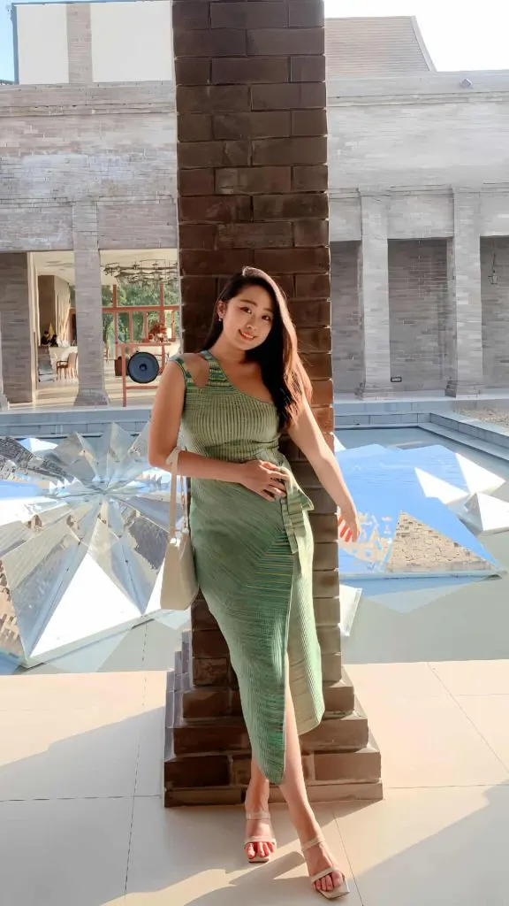 what to wear with green dress