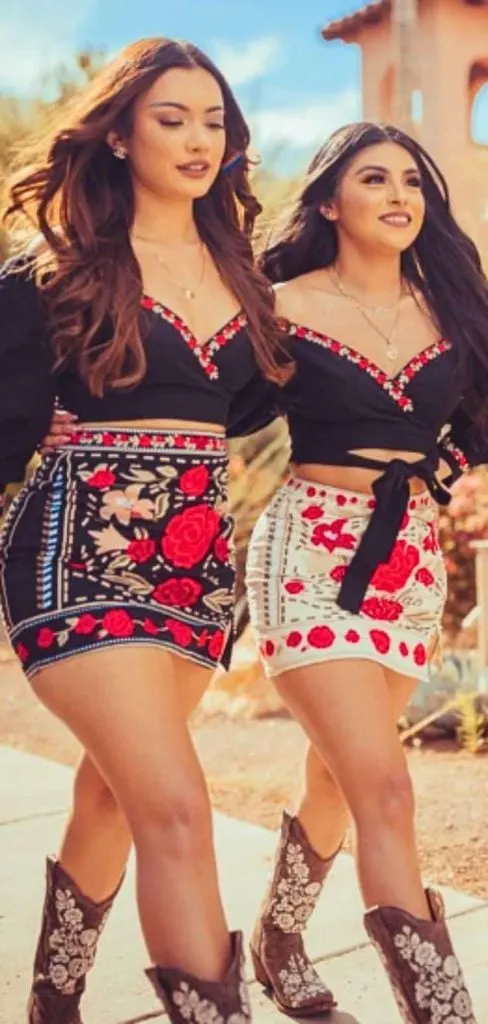 floral Embroidery Mexican Cowgirl Outfits 