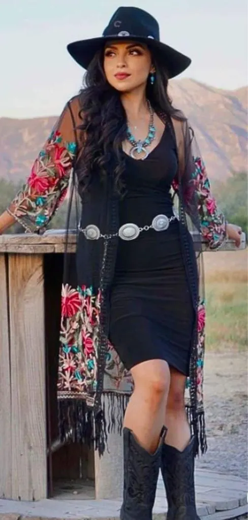 vaquera outfits sheer poncho