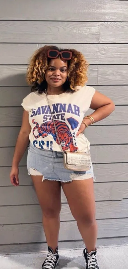 denim skirt and black sneakers outfit black women