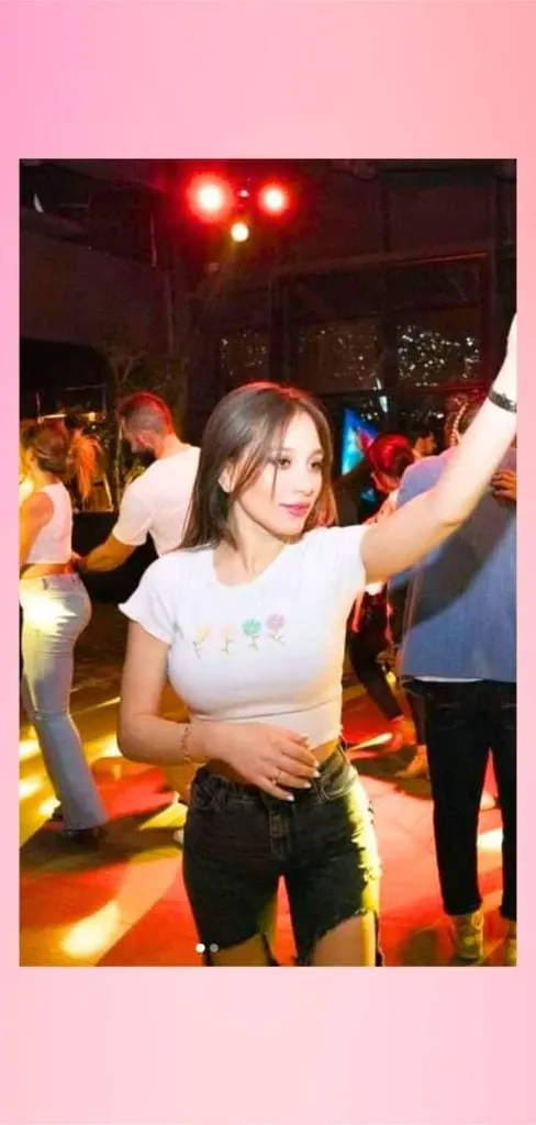 tee and jeans for salsa dancing