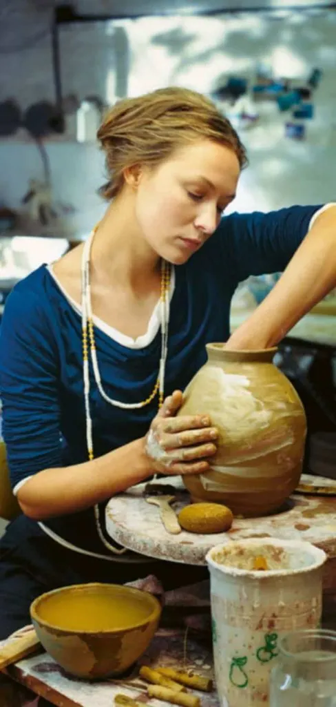 what to wear pottery class