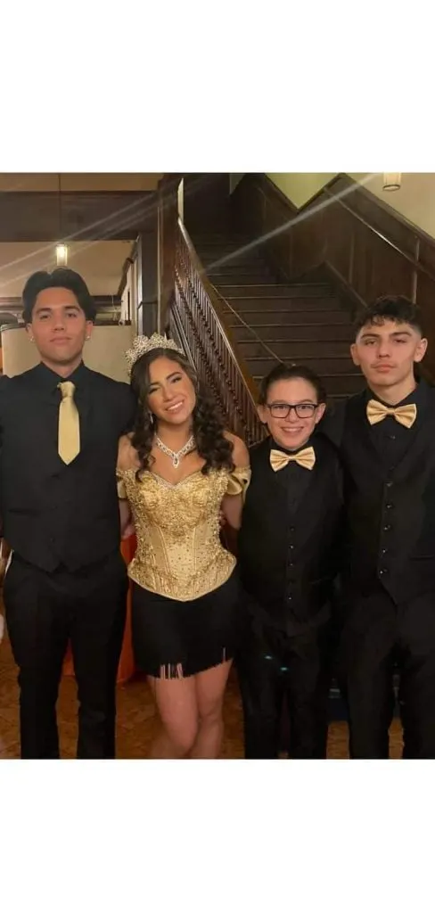 baile sorpresa outfits gold sequin