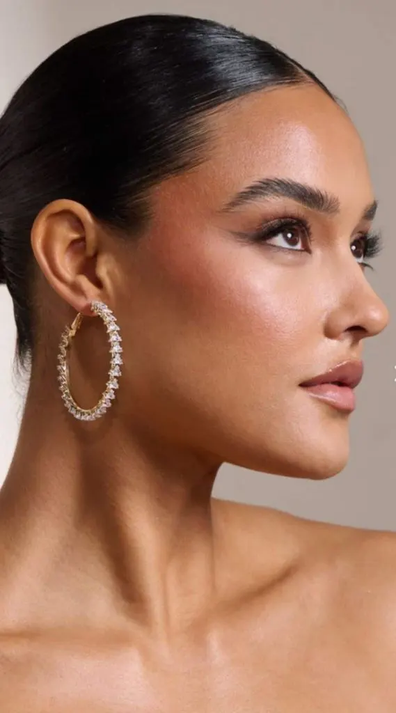 how to dress feminine