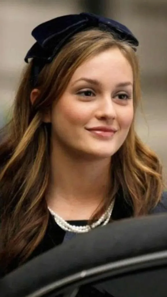 Velvet headband outfit idea