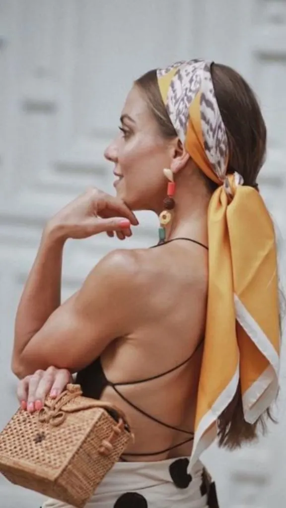 Thick headscarf styling