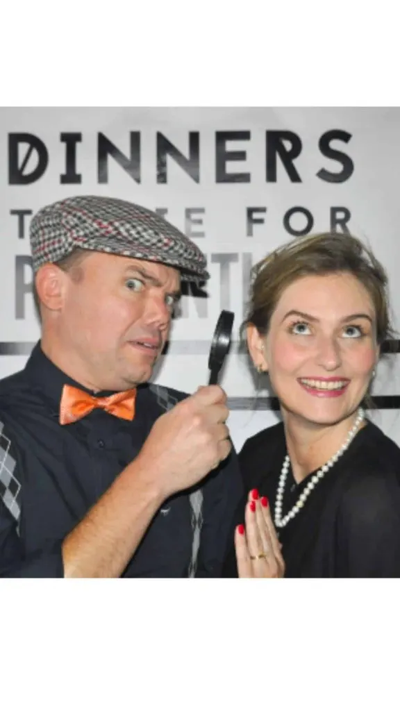 dinner detective dress code