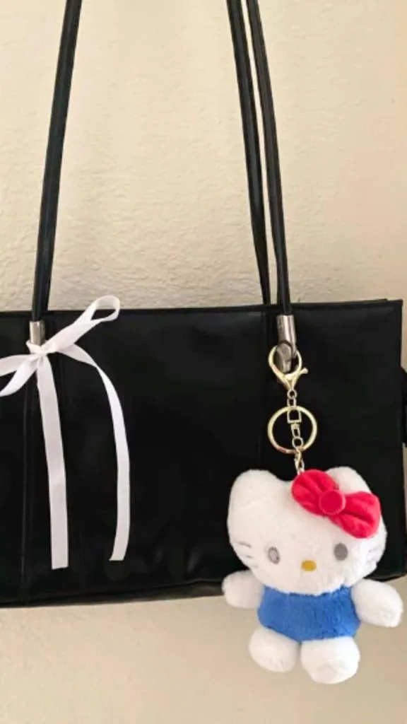 hello kitty chain and bag