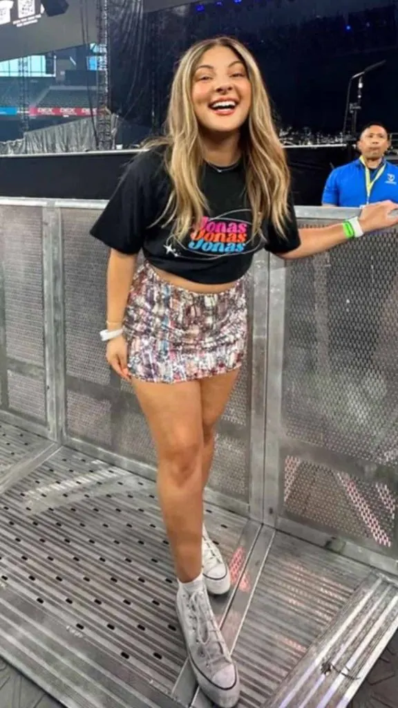 jonas brother concert outfit inspo