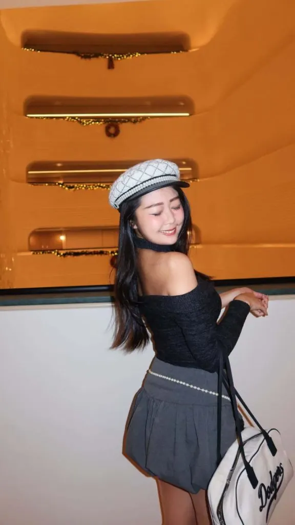 beret hat winter cute outfit idea